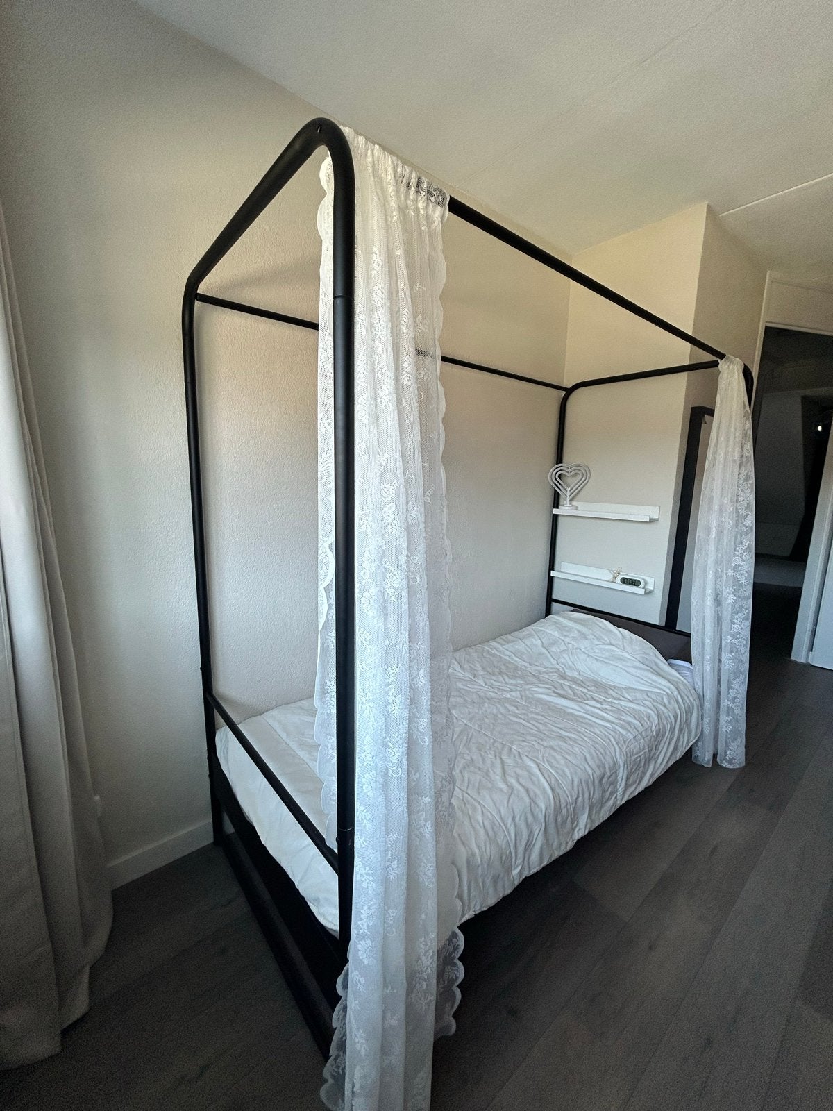 Zwart metalen hemelbed, Ophalen, Gebruikt, 90 cm, Eenpersoons
