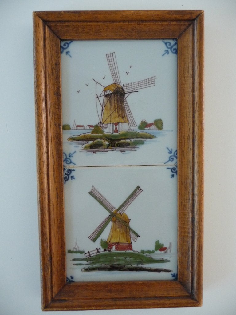 2 WANDTEGELS in eikenhoutenlijst - afb. 2 MOLENS, MAKKUM, Antiek en Kunst, Antiek | Wandborden en Tegels, Ophalen of Verzenden