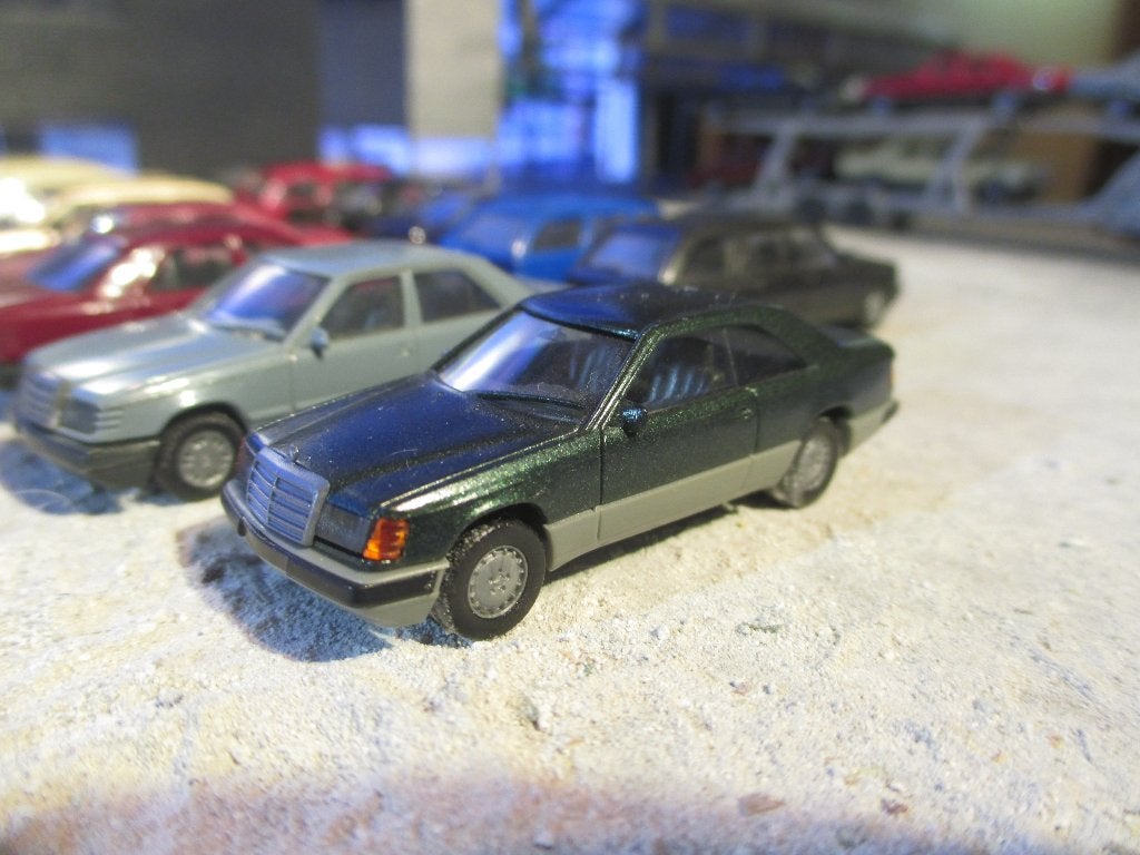 1987-1993 Mercedes Benz C124 / W124 CE Herpa donkergroenmet., Ophalen of Verzenden, Zo goed als nieuw, Auto, Herpa