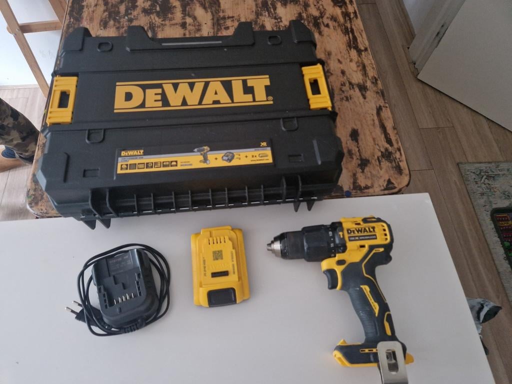 DeWalt 18V XR Klopboormachine met accu en lader, Doe-het-zelf en Verbouw, Gereedschap | Boormachines, Zo goed als nieuw, Boor- en Schroefmachine