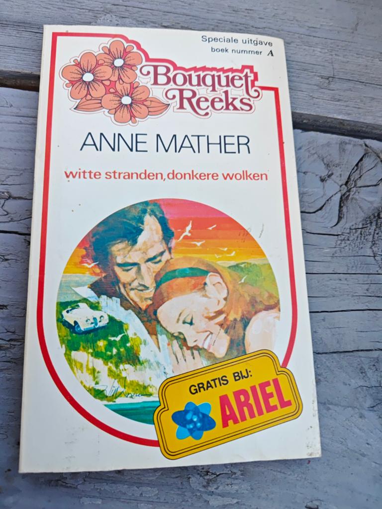 Anne Mather - Witte stranden, donkere wolken (Bouquet), Ophalen of Verzenden, Gelezen, Anne Mather, Nederland