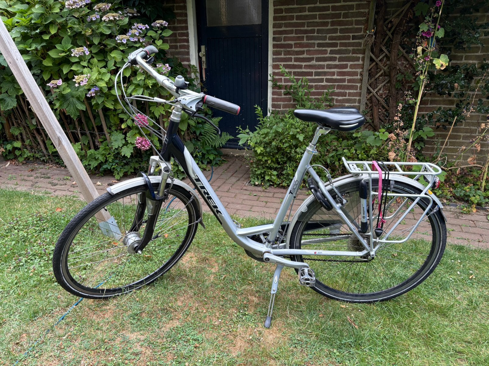Trek Navigator T300 Damesfiets - Comfortabel en Betrouwbaar, Fietsen en Brommers, 28 inch, Velgrem, Meer dan 20 versnellingen