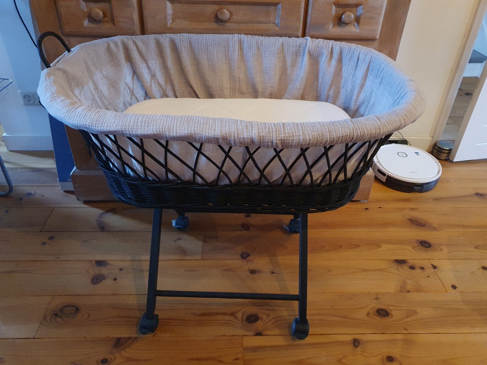 Rotan Wieg Zwart - Comfortabel en Stijlvol voor Baby, Ophalen, Gebruikt, Wieg