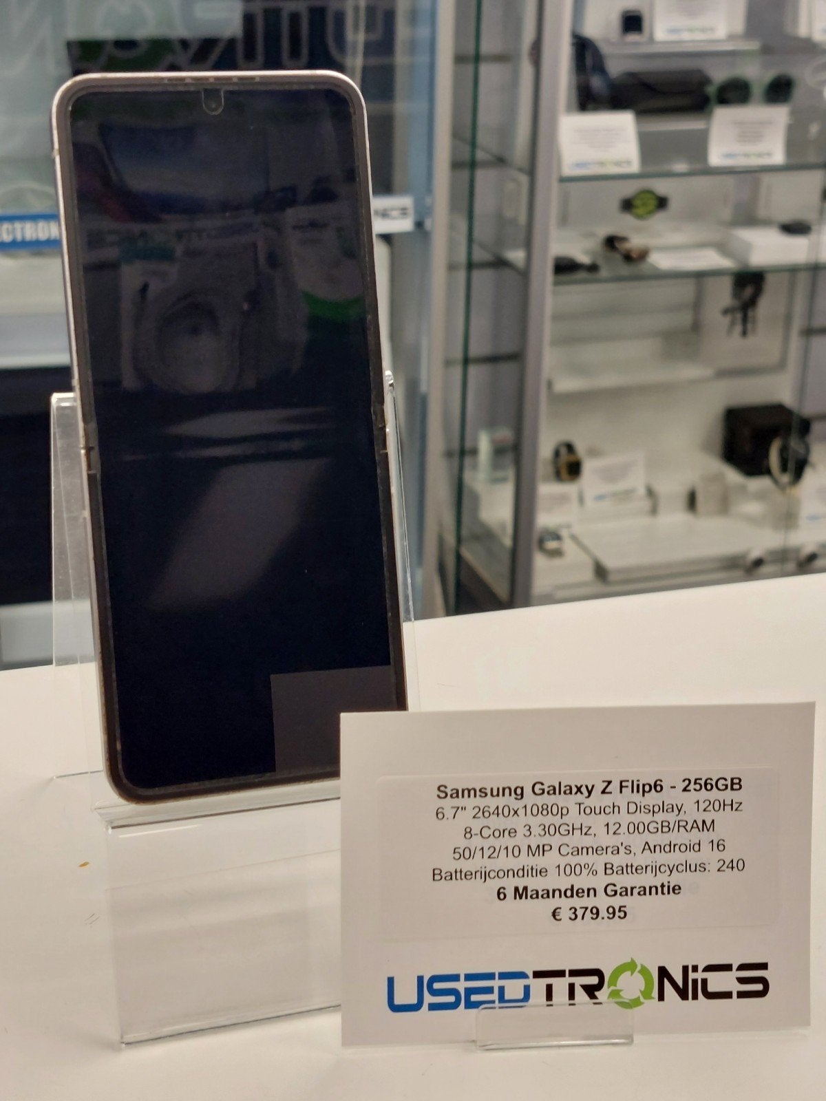 Samsung Galaxy Z Flip6 - 256GB met lichte beschadiging