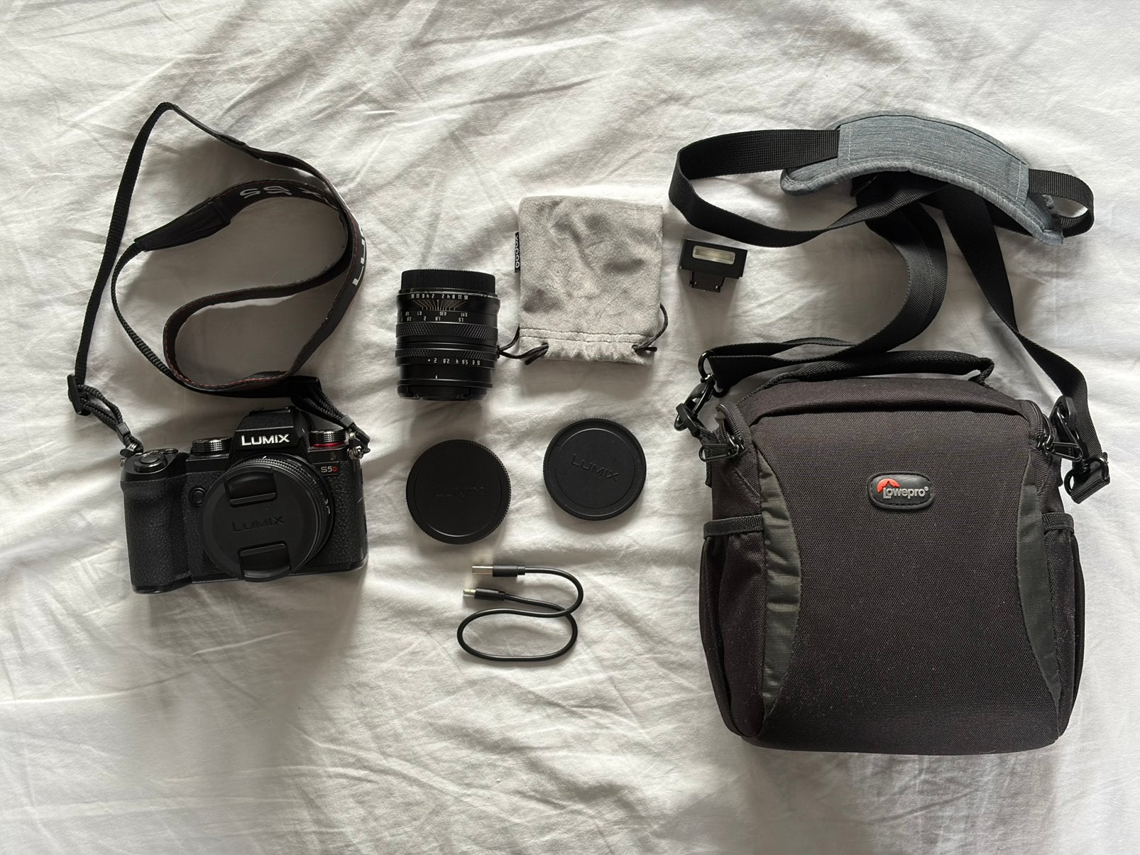 Panasonic Lumix S5D body met 2 lenzen, flitser en tasje, Panasonic, Accu, Ophalen of Verzenden, Zo goed als nieuw
