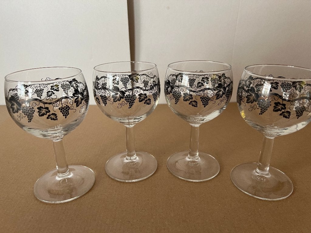 Wijnglazen 4 stuks met motief, Verzamelen, Glas en Borrelglaasjes, Ophalen of Verzenden, Zo goed als nieuw, Overige typen