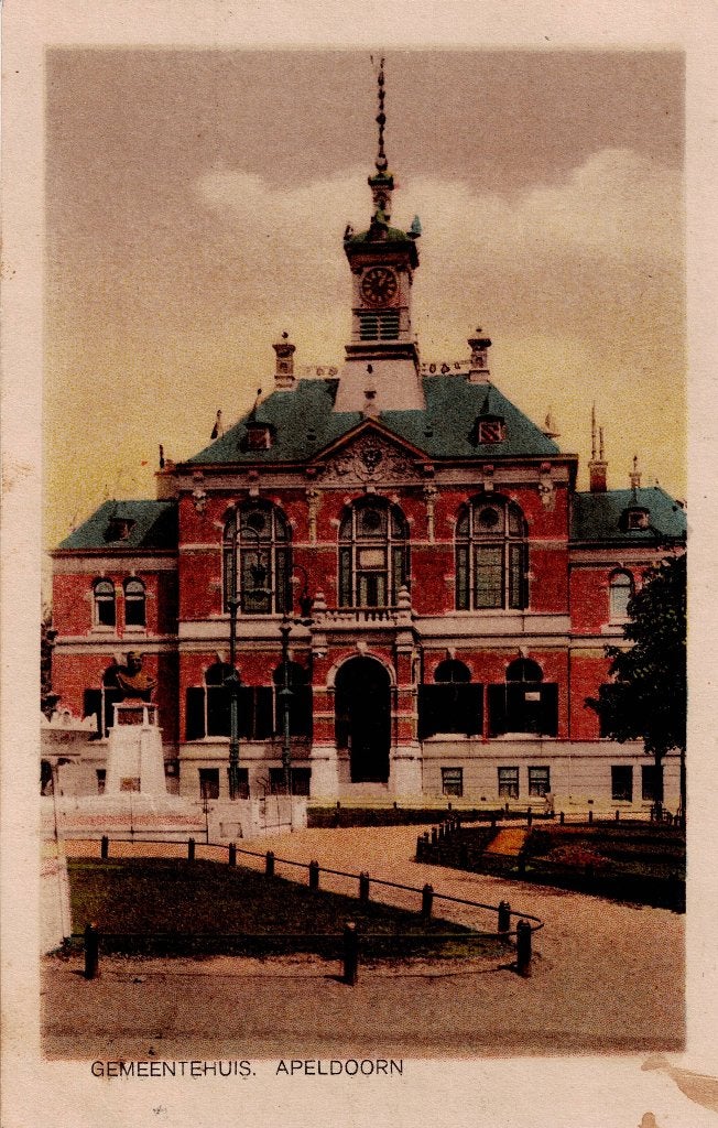 Apeldoorn – Gemeentehuis. Gelopen Voorschoten 1927., Verzamelen, Ophalen of Verzenden, 1920 tot 1940, Gelopen, Gelderland