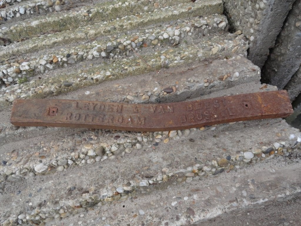 Leyden en van Beest, meubelmakerij Rdam-Brussel naamplaat, Ophalen of Verzenden