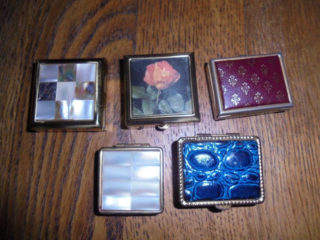 Pillendoosje / 5 stuks / Parelmoer en kussentje / in 1 koop, Antiek en Kunst, Ophalen of Verzenden