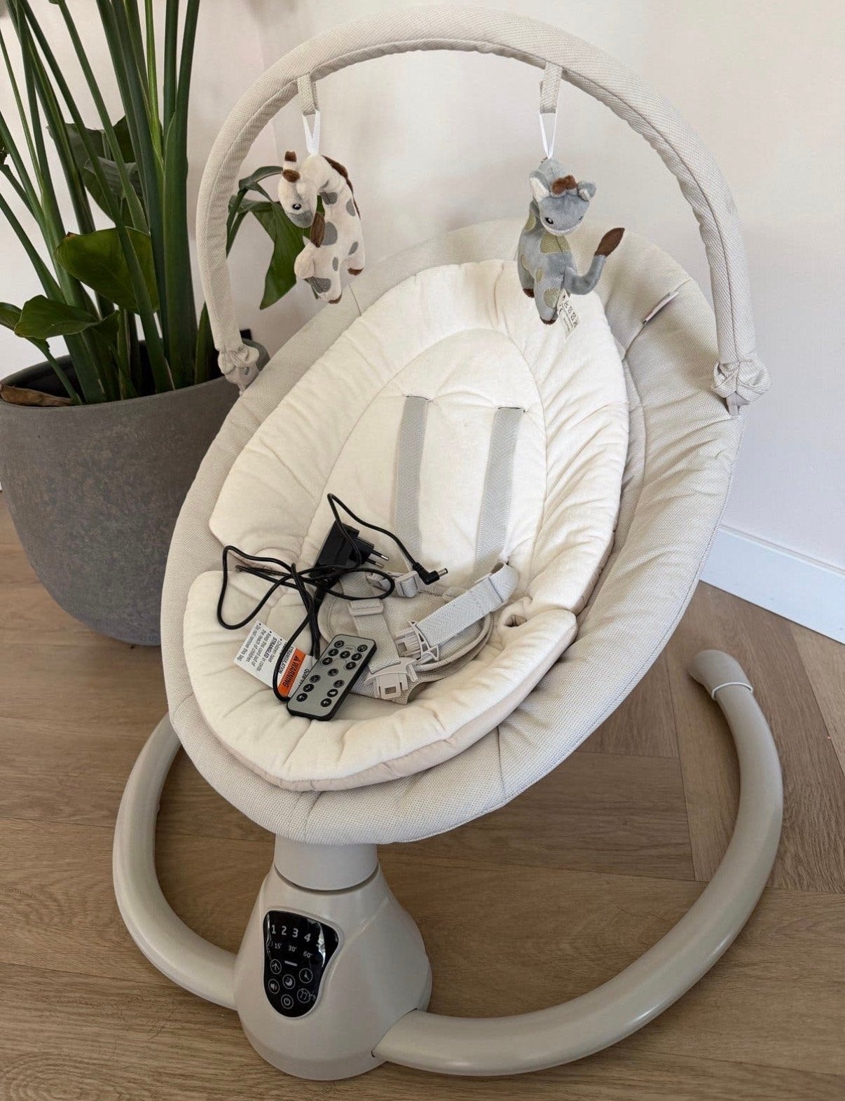 Qute Babyschommel 2.0 Ivory met afstandsbediening, Schommelstoel, Ophalen, Overige merken, Met gordel(s) of riempje(s)