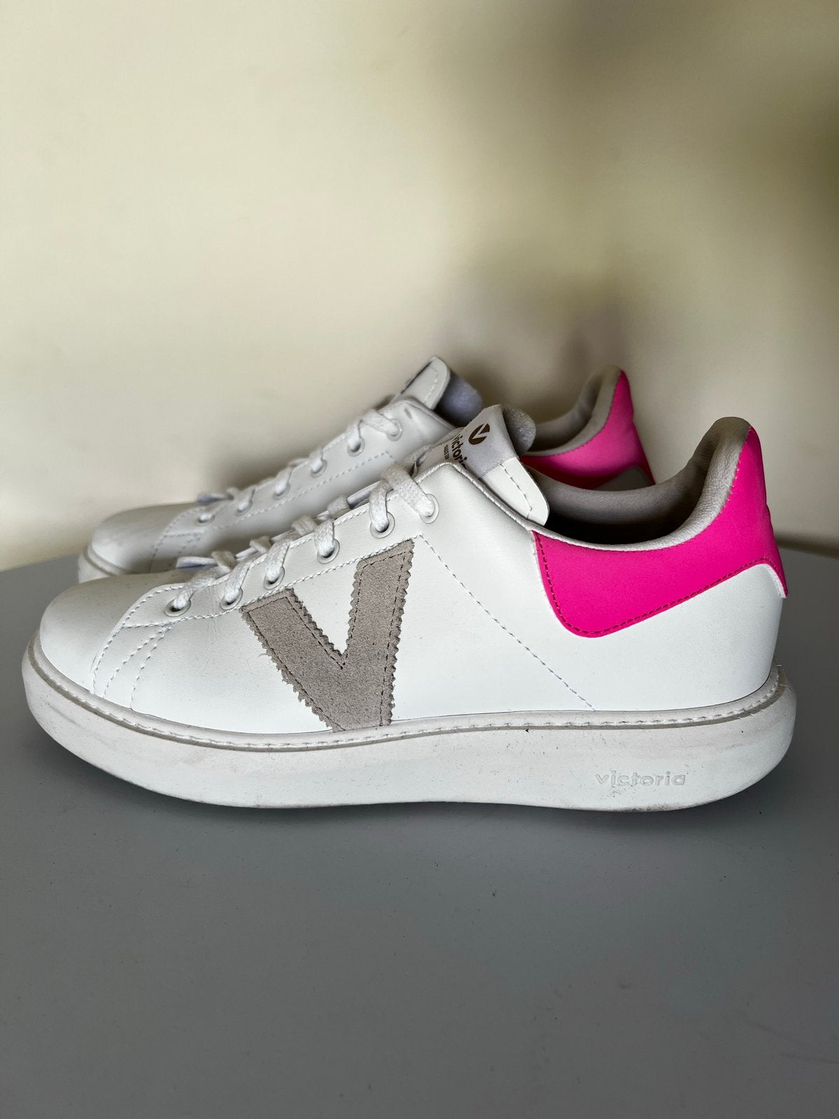 Victoria Milan sneakers wit met fuchsia roze, maat 41, Wit, Nieuw, Ophalen of Verzenden, Sneakers of Gympen