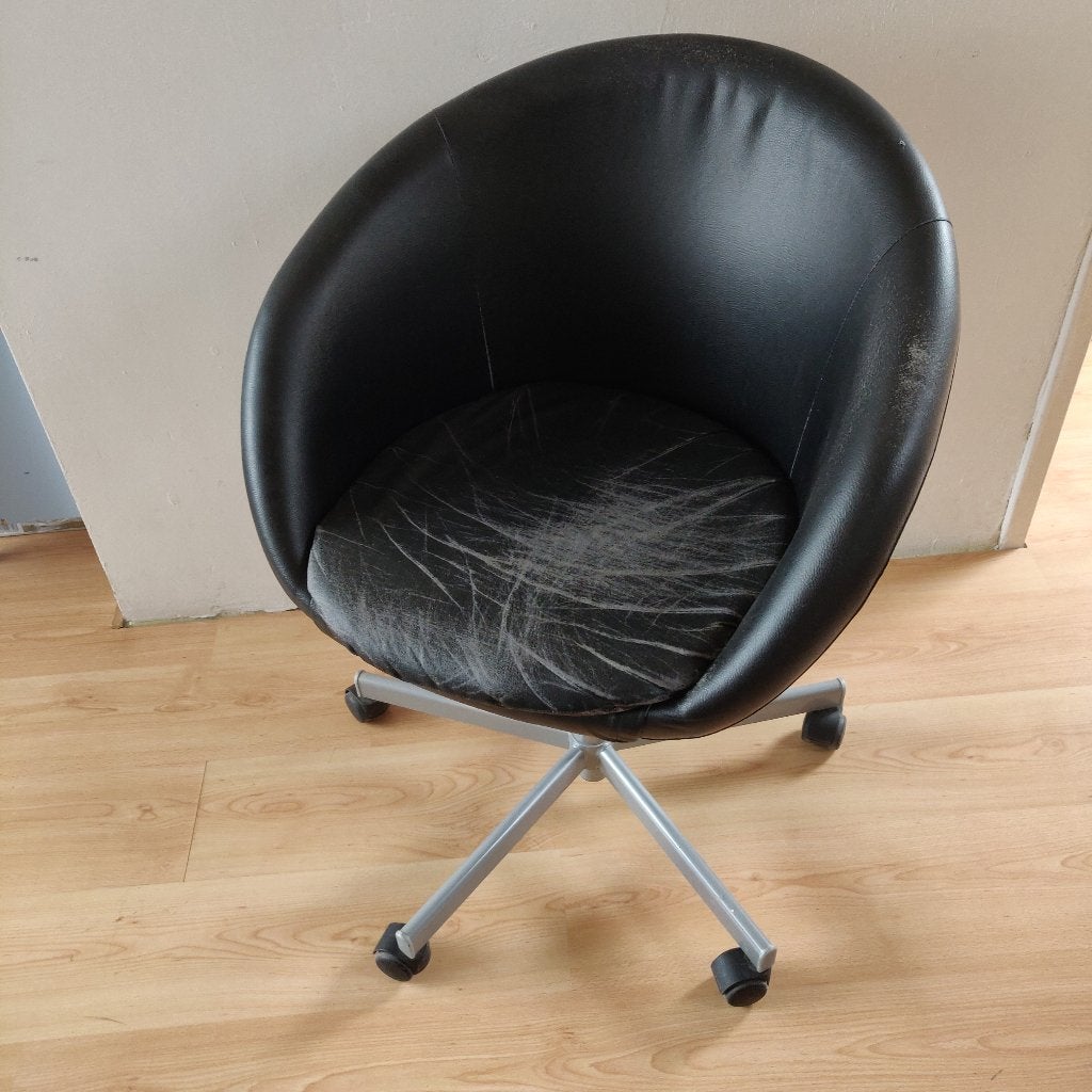 IKEA bureaustoeltje SKRUVSTA, Ophalen, Zo goed als nieuw, Zwart