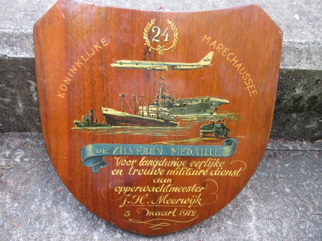 Marechaussee  plaat 24 jaar trouwe dienst zilveren medaille., Ophalen of Verzenden, Landmacht, Nederland, Lintje, Medaille of Wings