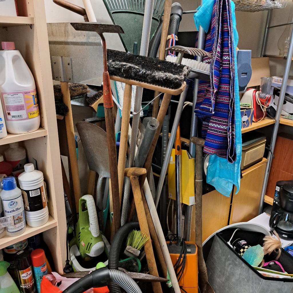 Tuingereedschap  zoals scheppen,bezums schoffels, Ophalen, Gebruikt
