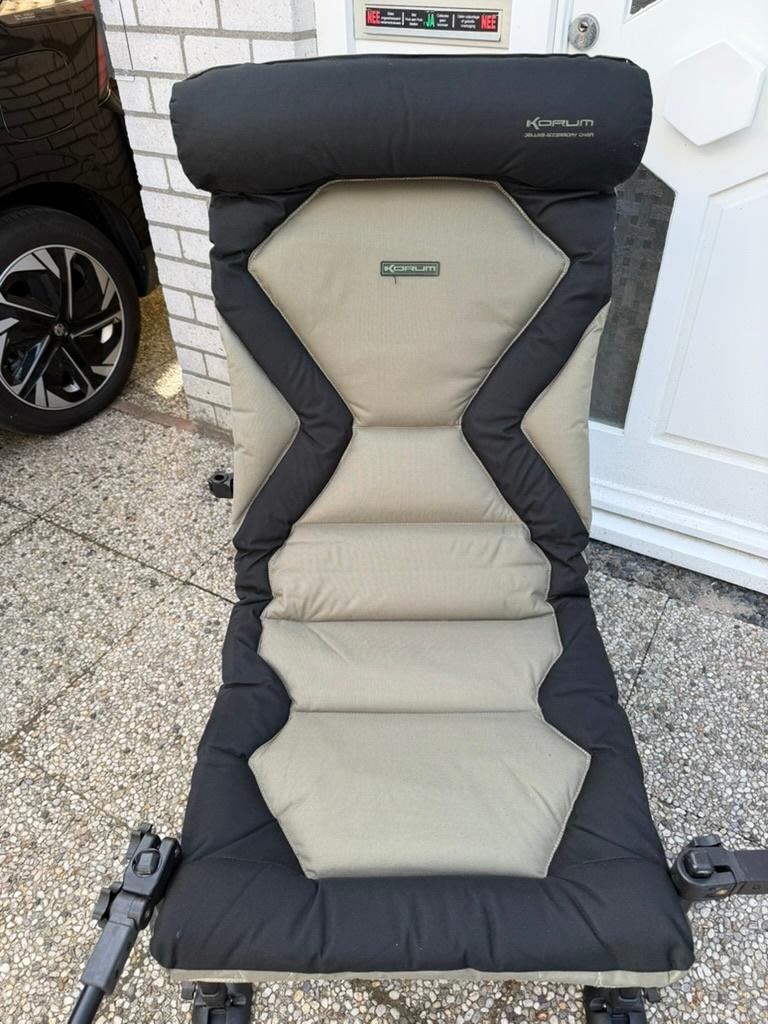 Korum Deluxe Accessory Chair + toebehoren — feeder vissen, Watersport en Boten, Ophalen, Gebruikt, Complete set