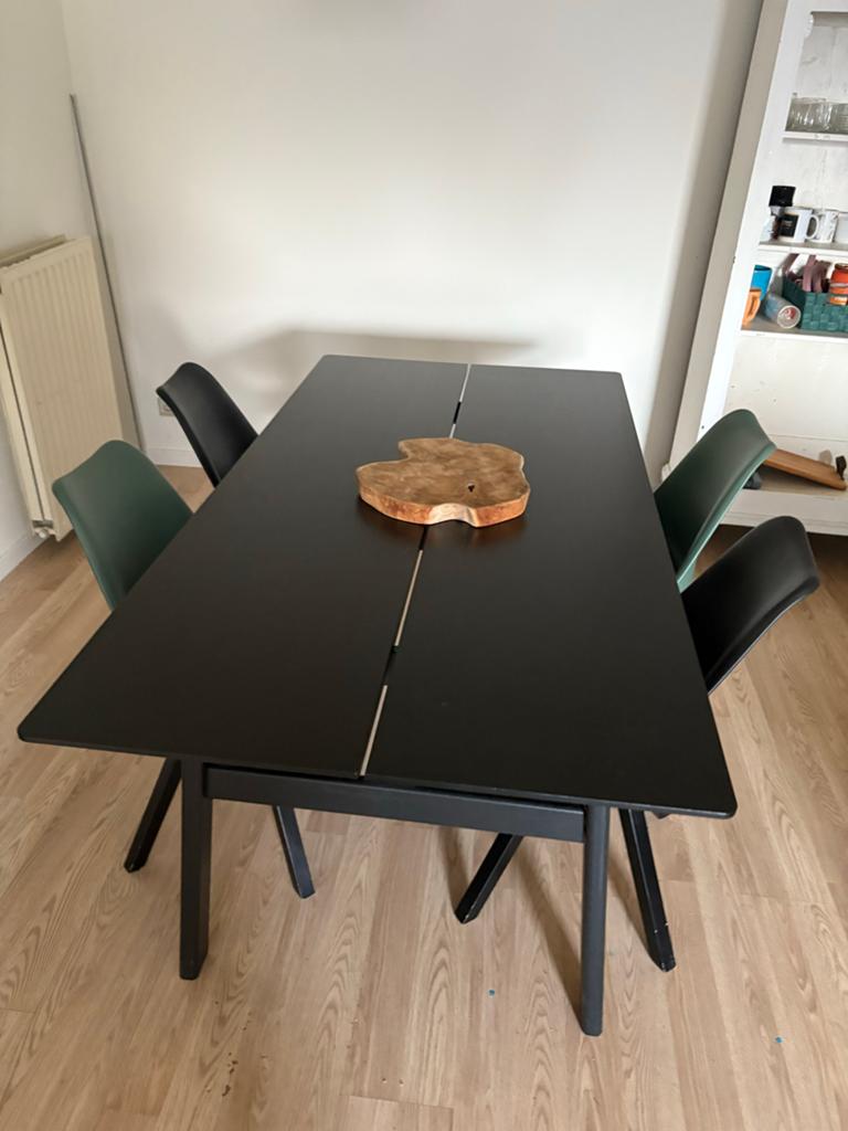 Moderne zwarte eettafel - uitschuifbaar, Zo goed als nieuw, Vier personen, Rechthoekig, 50 tot 100 cm