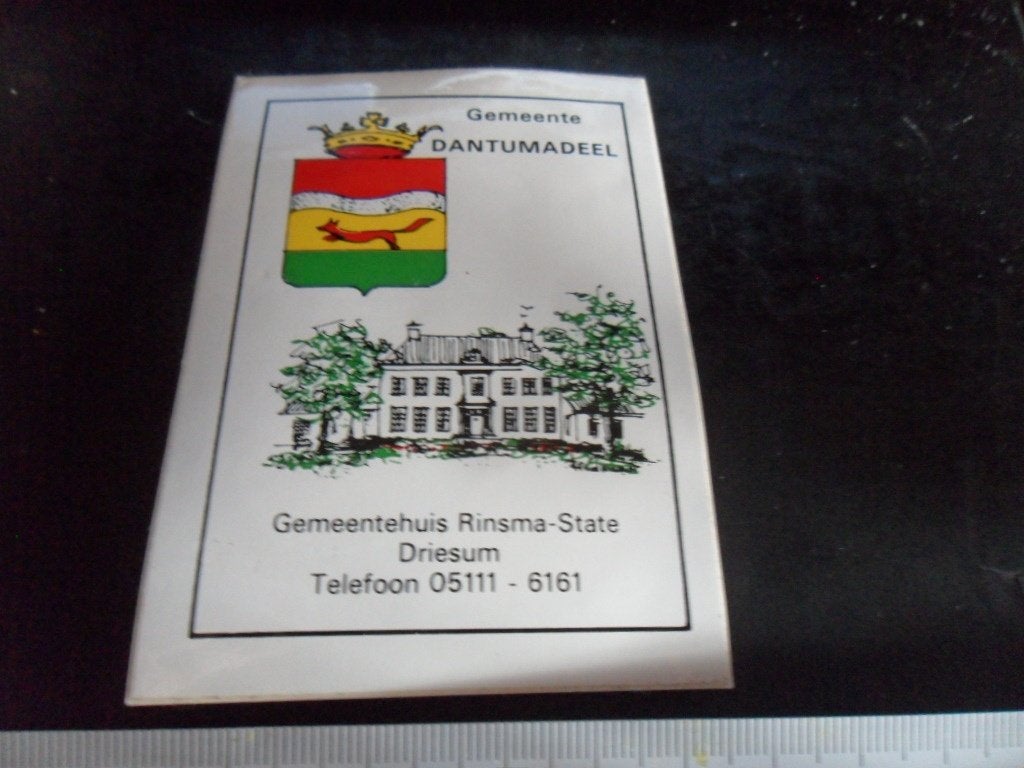 sticker gem. dantumadeel gemeentehuis driesum rinsma-state, Ophalen, Zo goed als nieuw