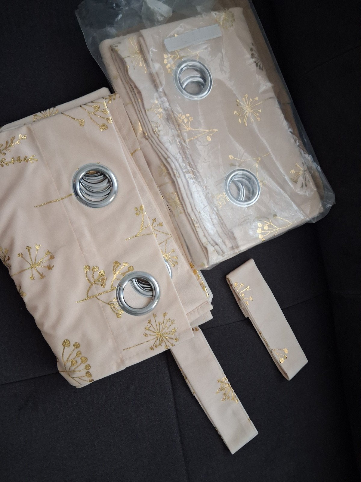Deconovo blackout curtains- set of 2, Huis en Inrichting, Met ringen, 180 cm, Goud, Nieuw