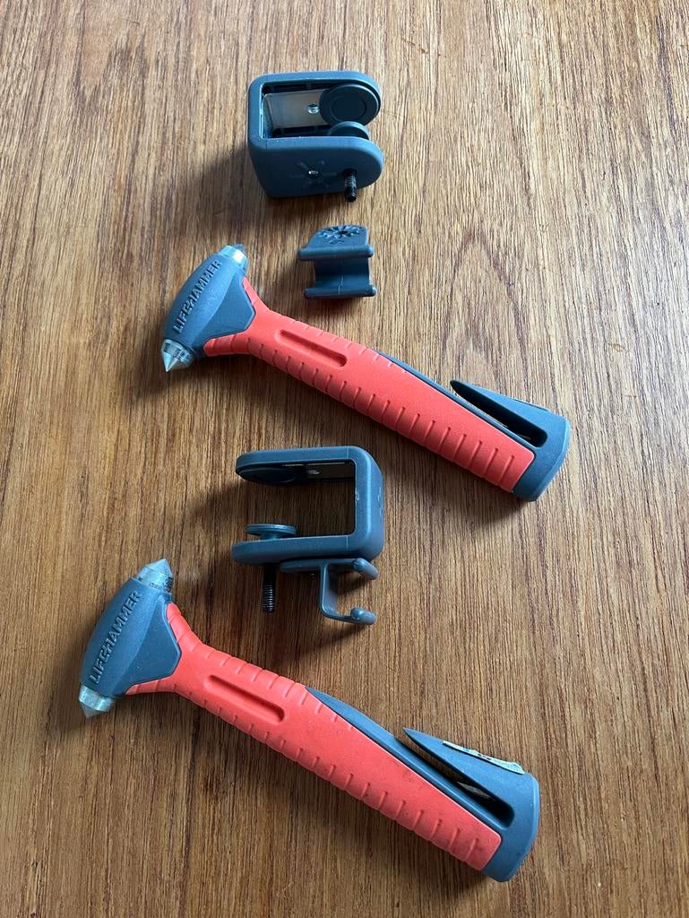 LifeHammer Plus veiligheidshamer met houder (2 stuks), Auto diversen, Auto-accessoires, Ophalen of Verzenden, Zo goed als nieuw