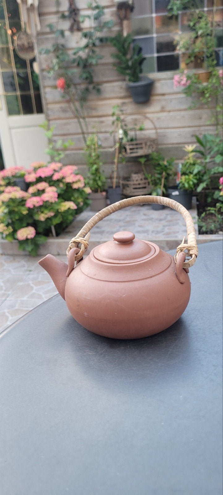 Vintage Yixing theepot met bamboe handvat en filter, Ophalen of Verzenden