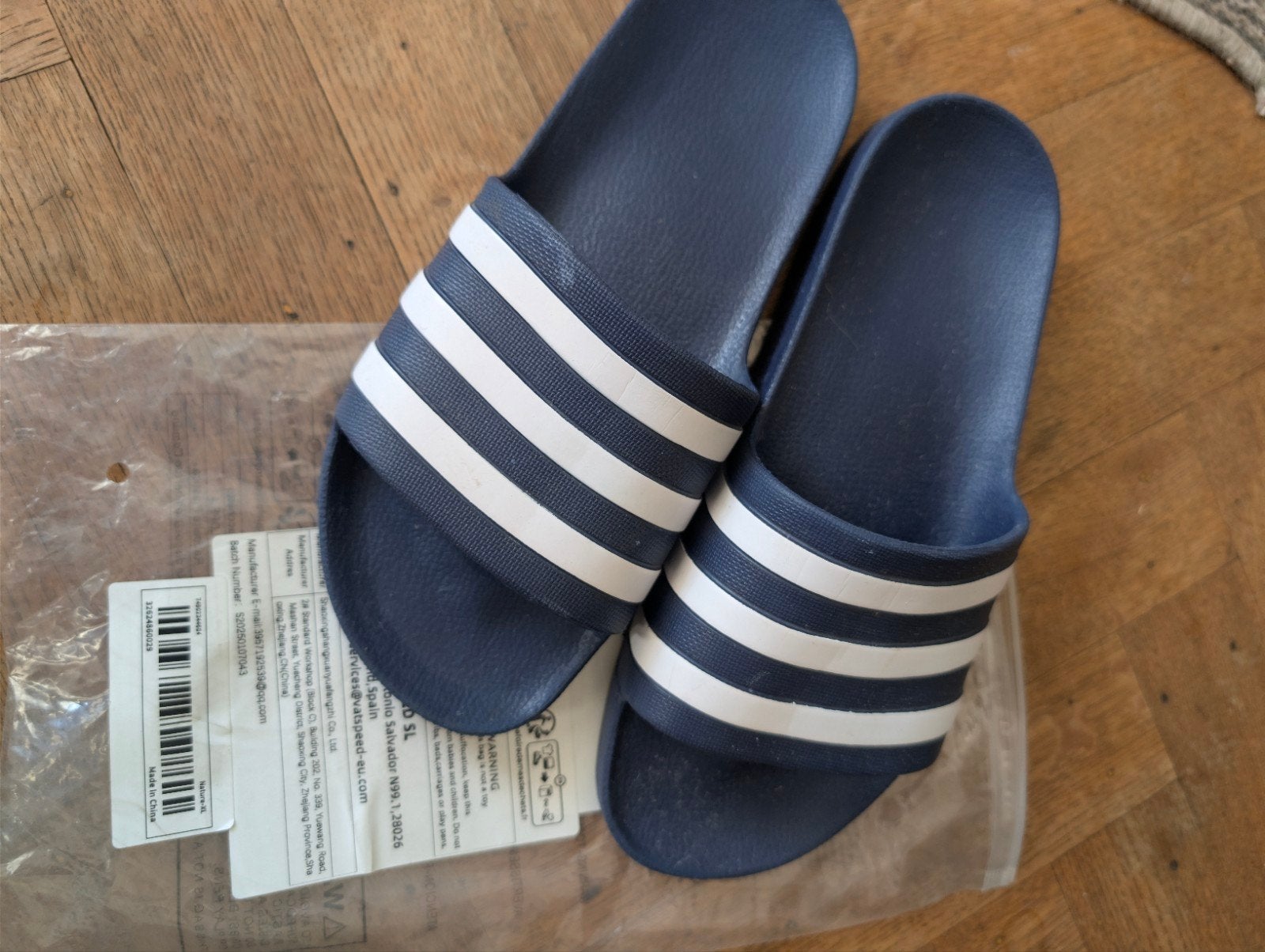 Nieuwe Adidas badslippers maat 37, Slippers, Nieuw, Ophalen of Verzenden, Blauw