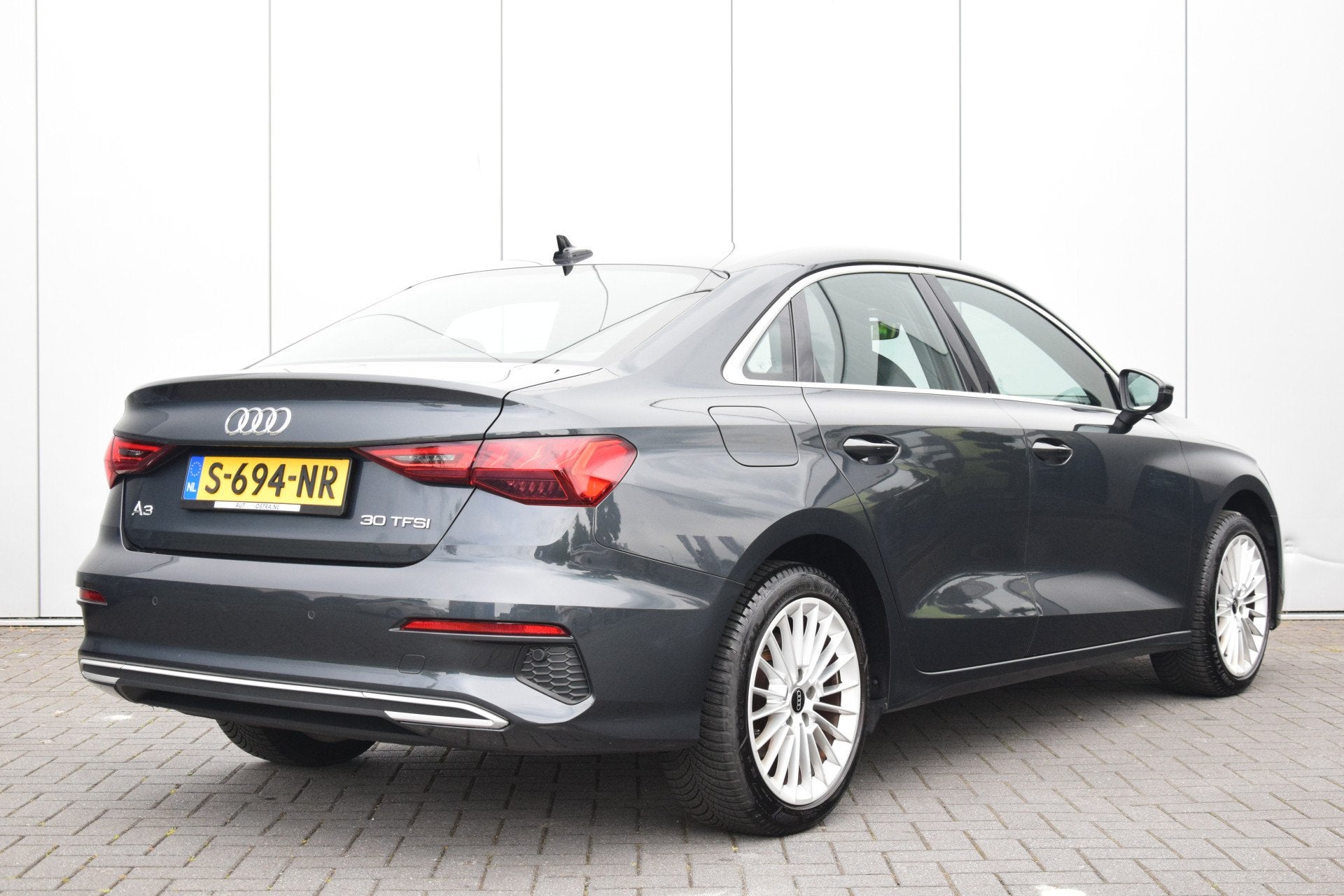 Audi A3 Limousine 30 TFSI Advanced edition Digi/Cockpit Led, Dealer onderhouden, Stof, Gebruikt, Origineel Nederlands