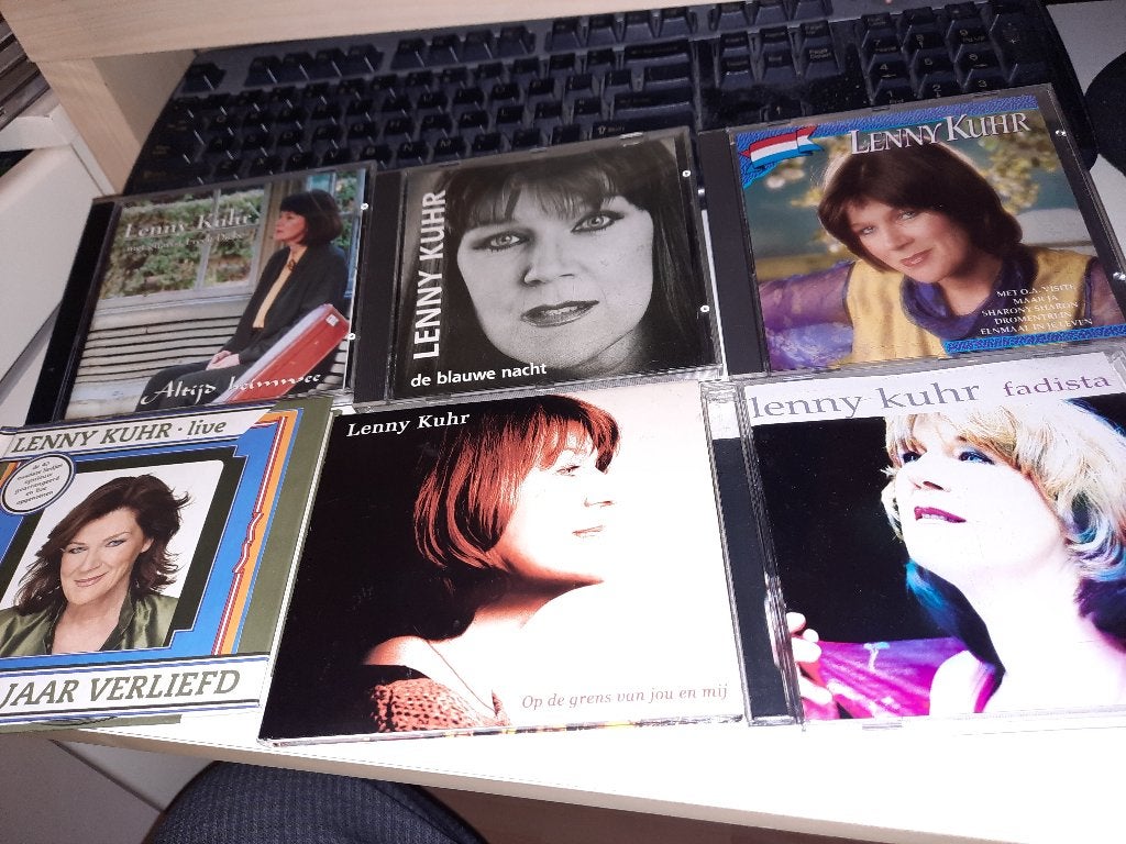 9X CD - 2X GESIGNEERD Lenny Kuhr, Ophalen, Zo goed als nieuw, Levenslied of Smartlap