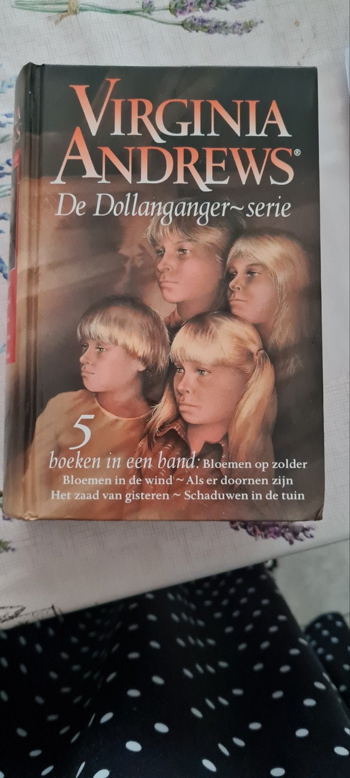 Virginia Andrews - De Dollanganger-serie omnibus, Ophalen of Verzenden, Zo goed als nieuw, Virginia Andrews