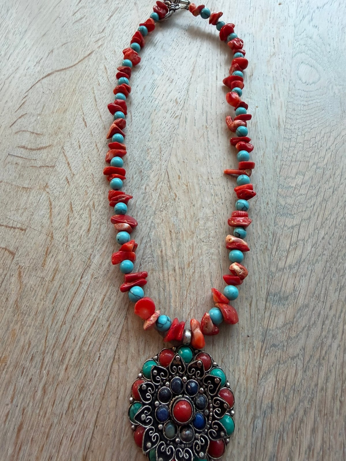 Ketting van o.a koraal kralen, Sieraden, Tassen en Uiterlijk, Kettingen, Ophalen of Verzenden, Zo goed als nieuw, Rood, Steen of Mineraal