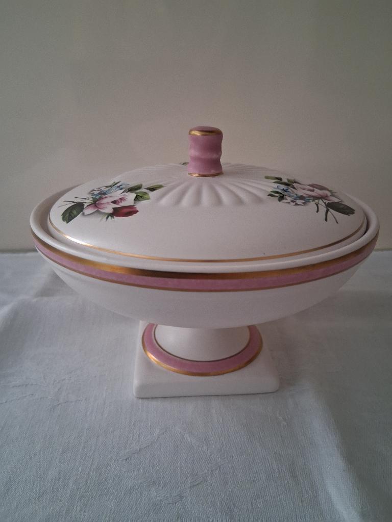 Vintage Flora Gouda plateel bonbonnière met roosjes *eureka*, Ophalen of Verzenden