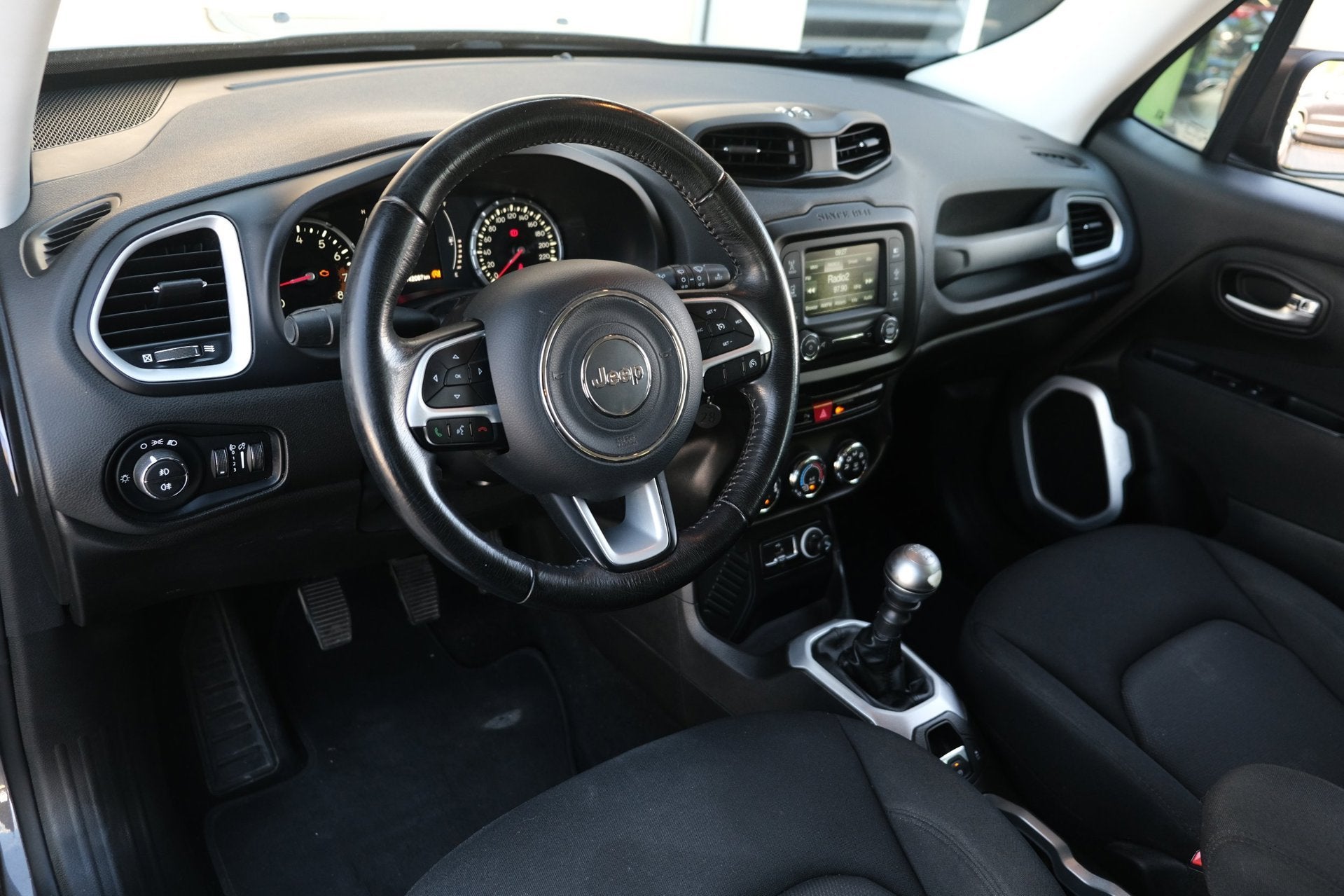 Jeep Renegade 1.4 MultiAir Limited 140PK Airco PDC Navi, Auto's, Jeep, Voorwielaandrijving, Gebruikt, 4 cilinders, 400 kg