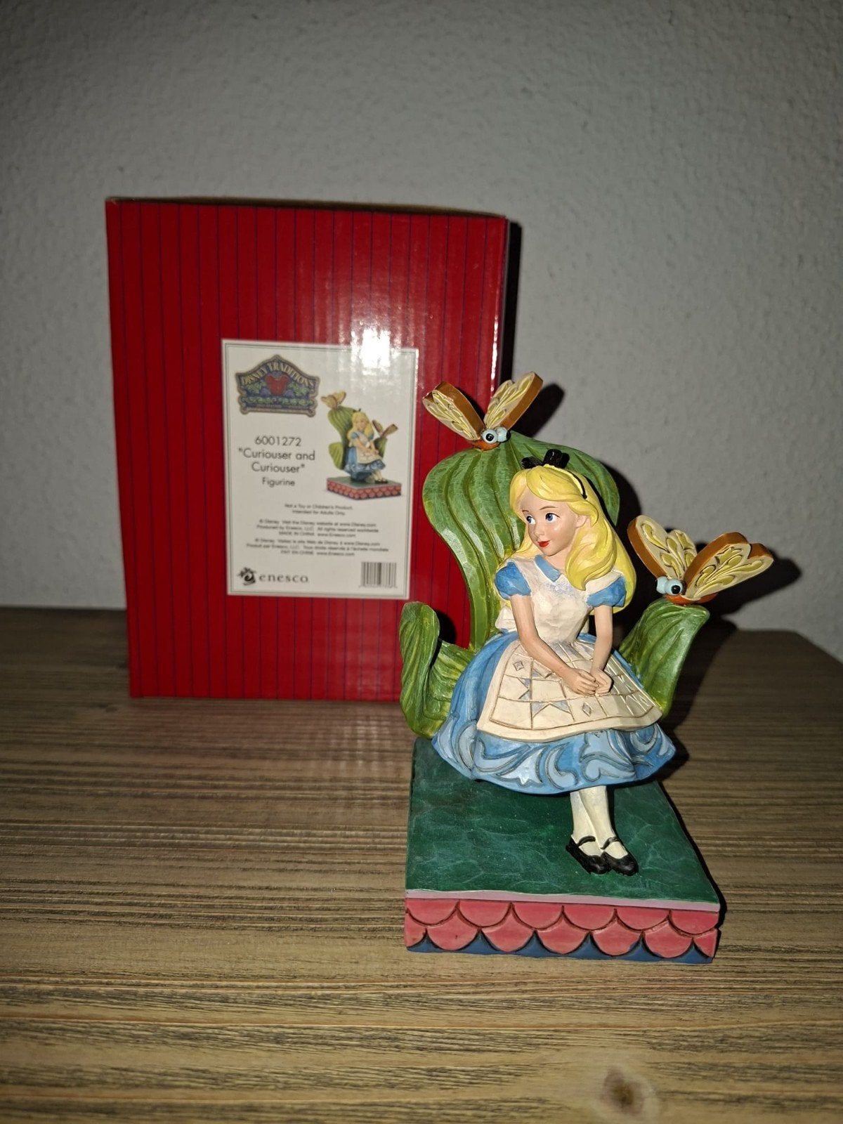 Disney traditions Jim Shore Alice in Wonderland, Ophalen of Verzenden, Overige figuren, Zo goed als nieuw, Beeldje of Figuurtje