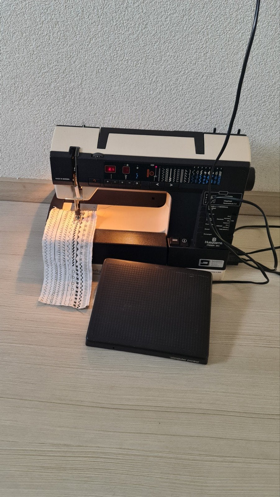 Husqvarna Prima 960 naaimachine kompleet alles getest, Hobby en Vrije tijd, Ophalen, Zo goed als nieuw, Naaimachine, Husqvarna