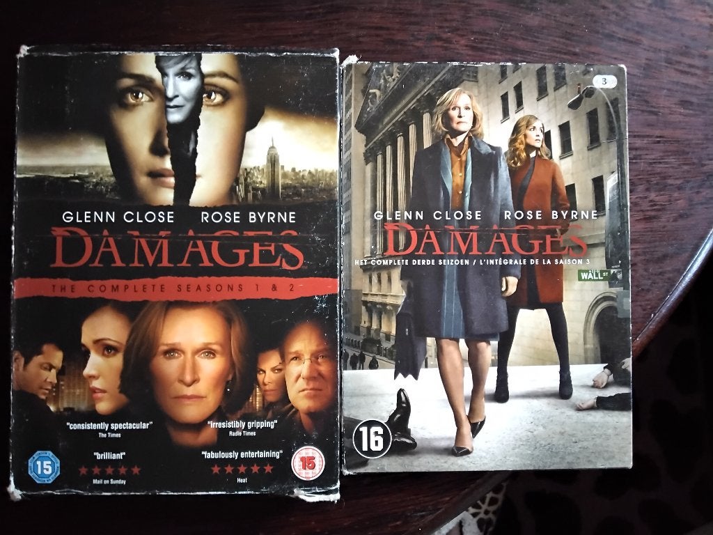 Damage seizoen 1 & 2 en 3 compleet, 2 boxen, origineel, Cd's en Dvd's, Engels, Vanaf 16 jaar, Ophalen of Verzenden, Zo goed als nieuw