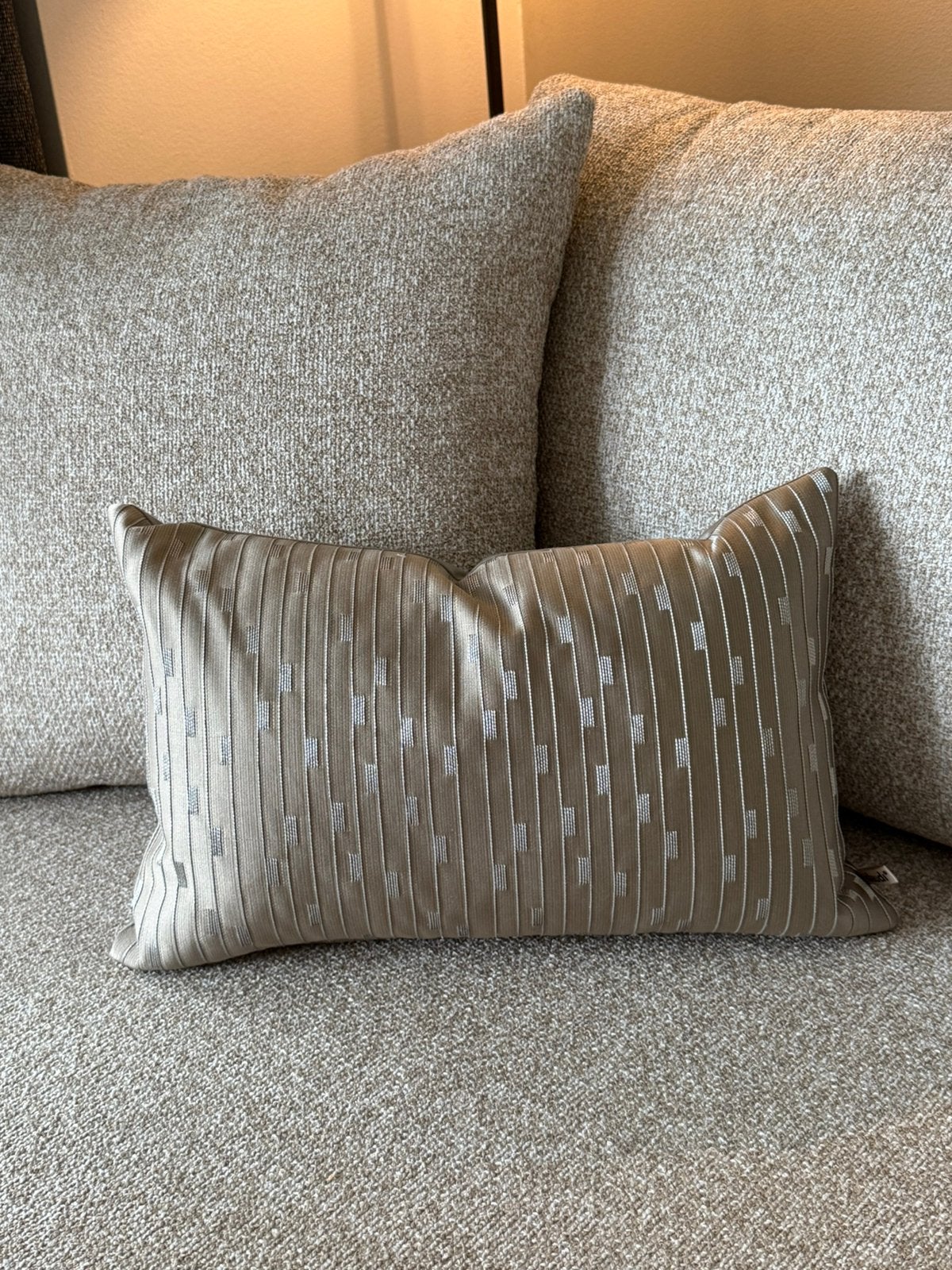 Luxe Claudi Sierkussen | 40x30cm, Huis en Inrichting, Beige, Ophalen of Verzenden, Zo goed als nieuw, Sierkussen