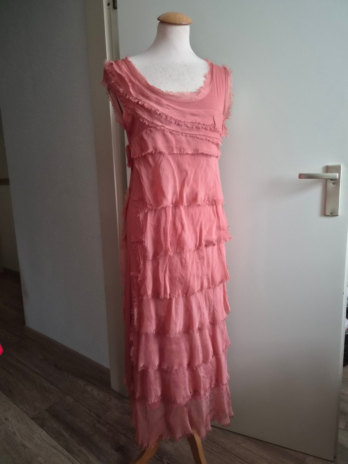 Elegante Italiaanse jurk met ruches, Ophalen of Verzenden, Roze, Maat 34 (XS) of kleiner, Onder de knie