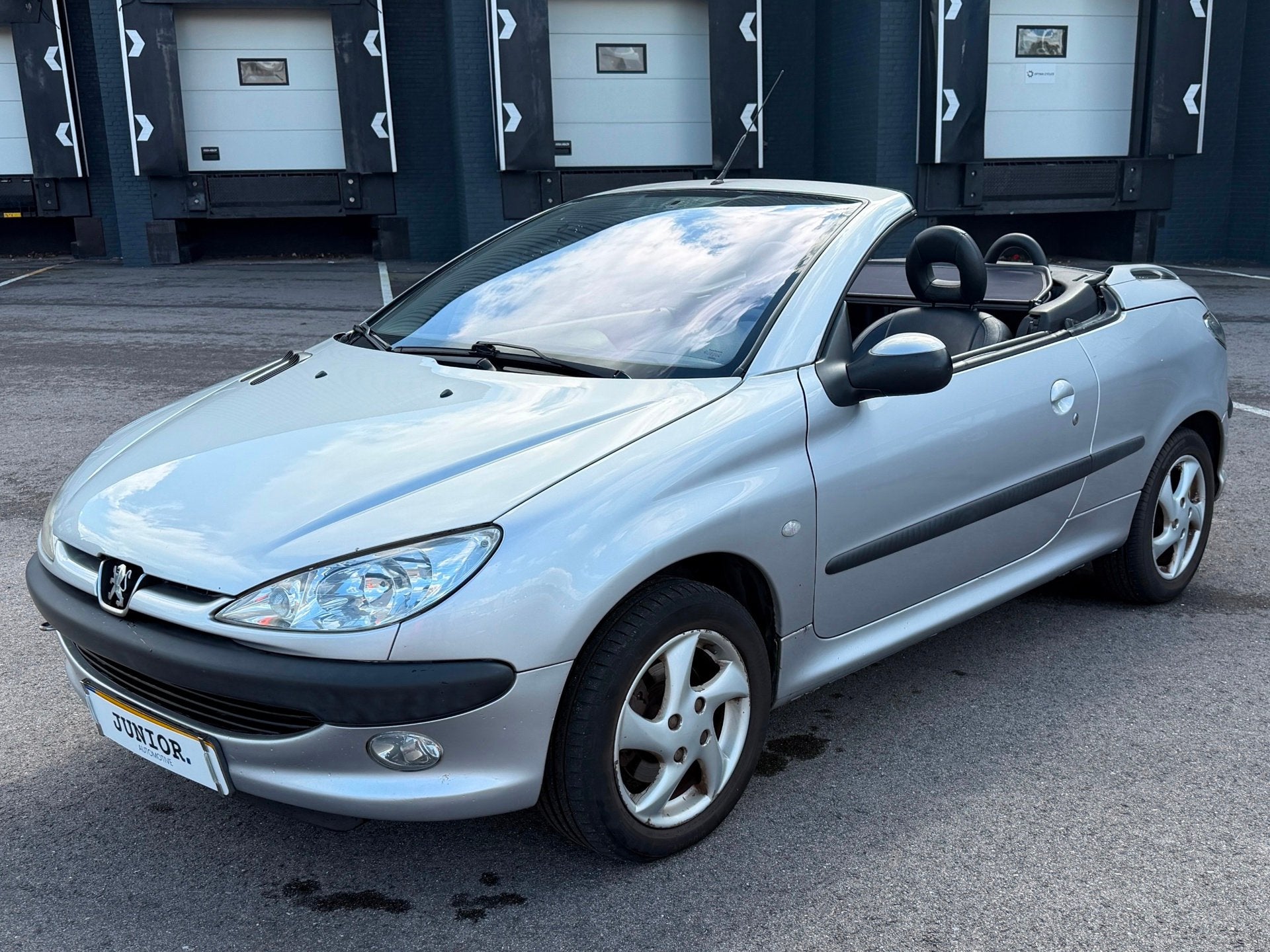 Peugeot 206 CC 1.6-16V AUTOMAAT/LEDER/CLIMA/15-03-2027APK, Auto's, Gebruikt, Zwart, 4 cilinders, Cabriolet