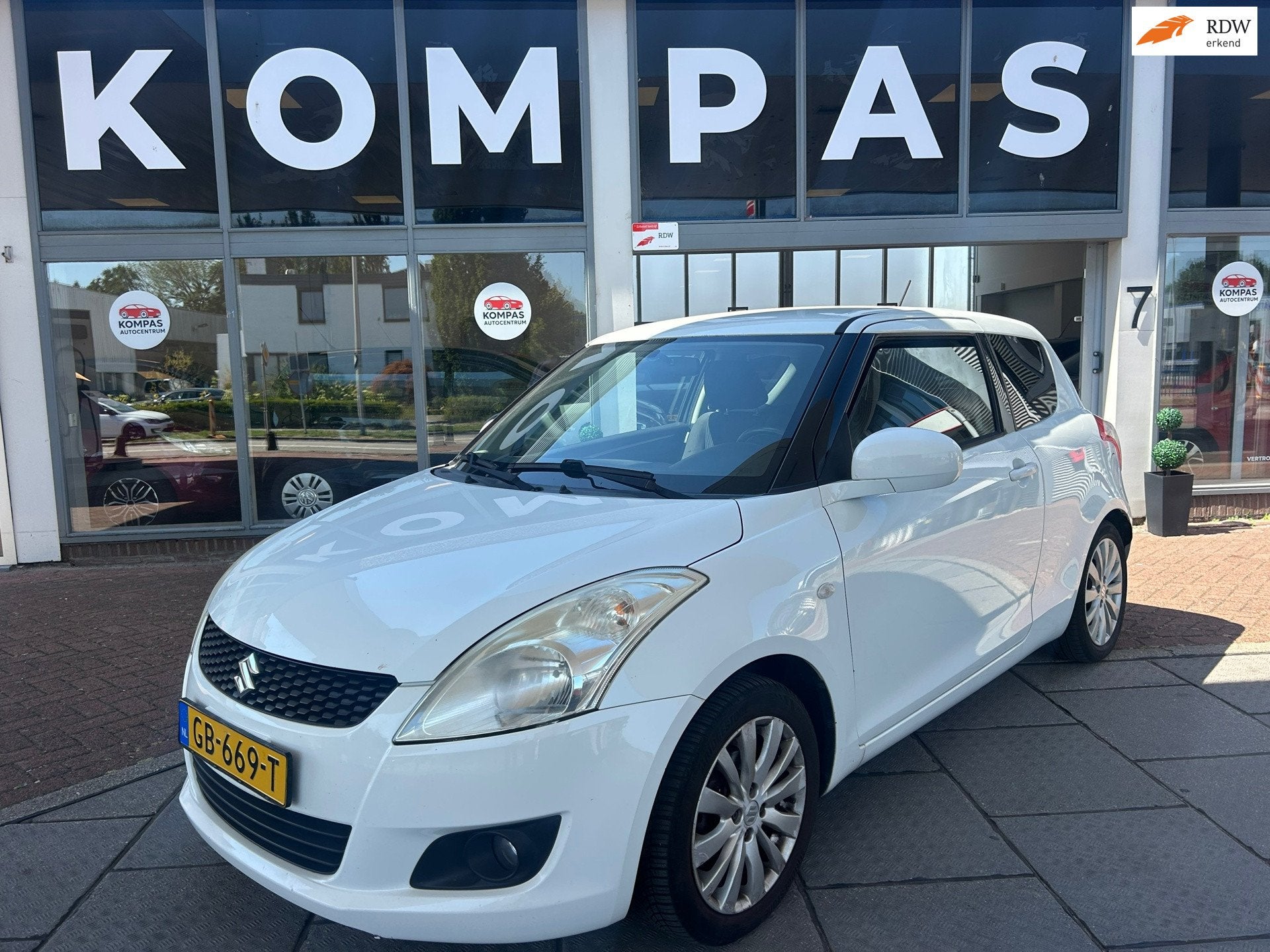 Suzuki Swift 1.2 Base |Airco|USB|Nw.Apk|PDC|LM.Velgen|EL.Ram, Auto's, Suzuki, Voorwielaandrijving, Gebruikt, 400 kg, Bedrijf
