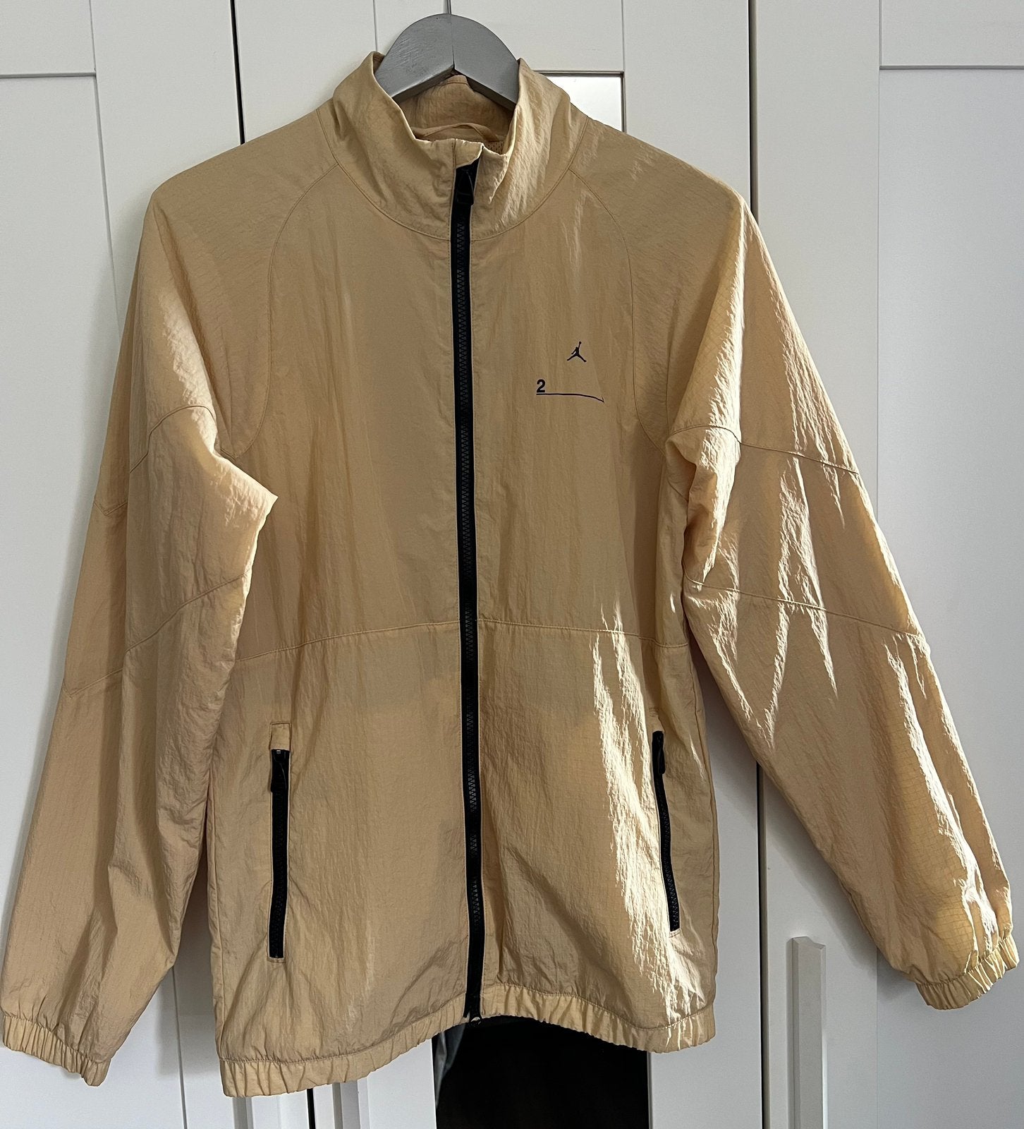 Nike Air Jordan beige zomerjasje maat XS nieuw, Ophalen of Verzenden, Zo goed als nieuw, Maat 46 (S) of kleiner, Beige