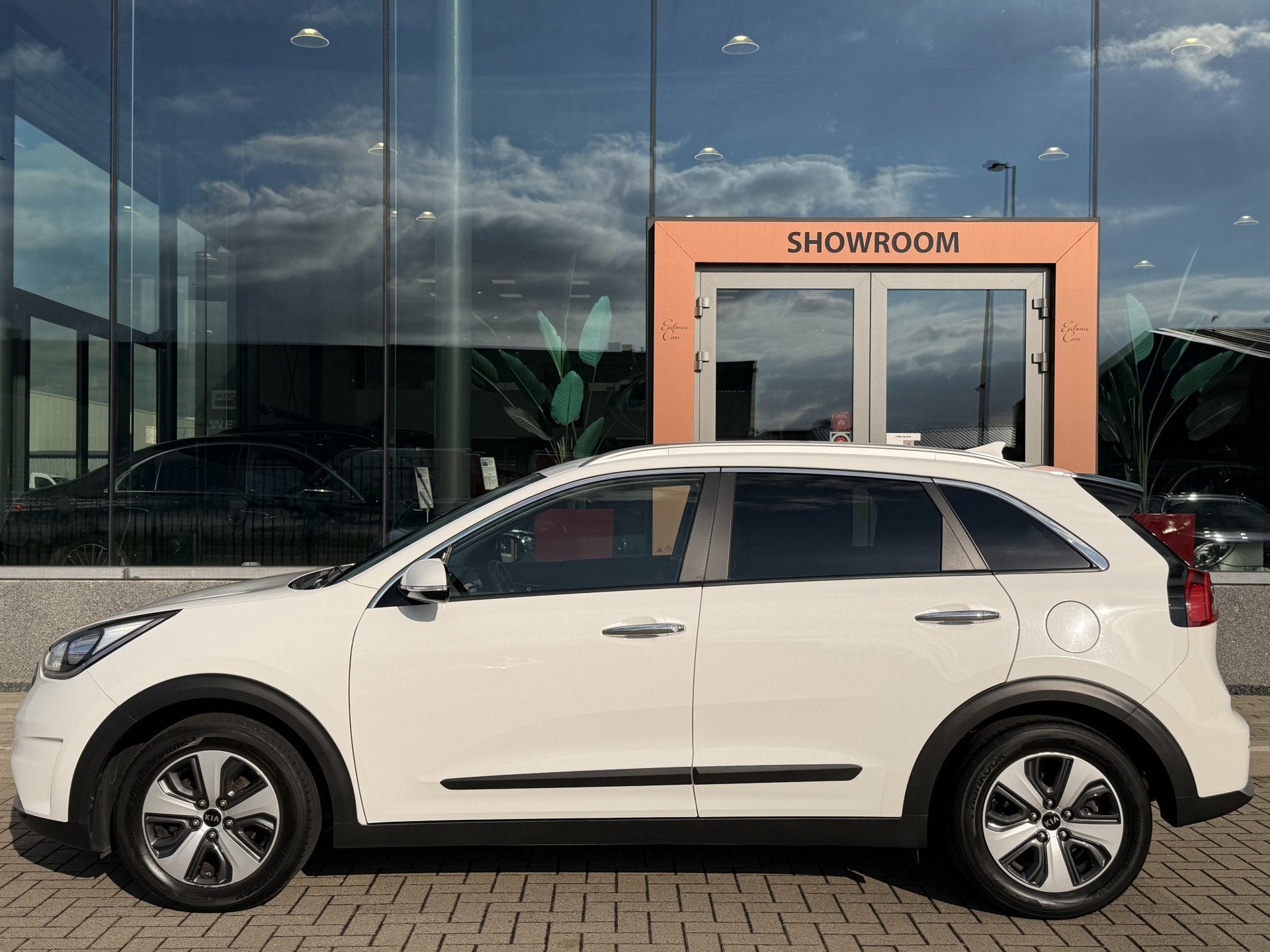 Foto 3 van Kia Niro 1.6 GDi Hybrid ComfortLine | ACC | Stoel/Stuurverwa