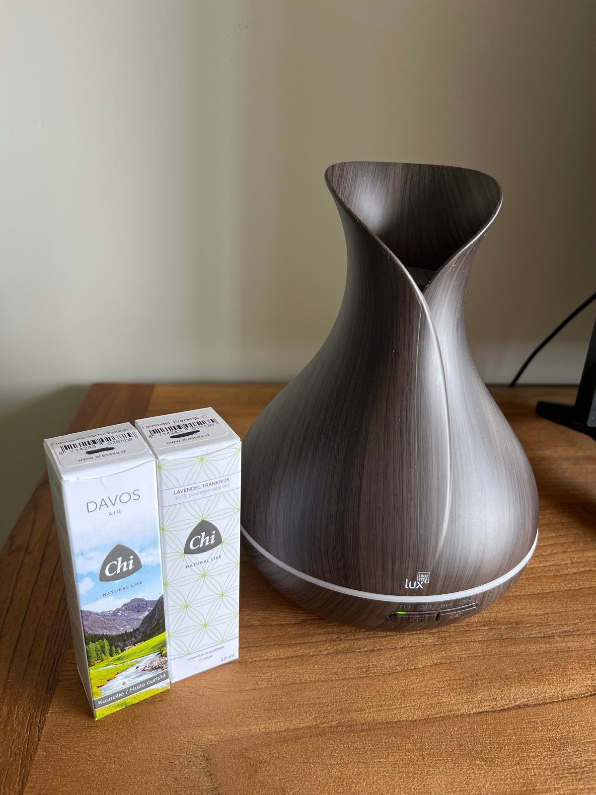 Aroma diffuser met 2 Chi etherische oliën, Ophalen of Verzenden, Zo goed als nieuw