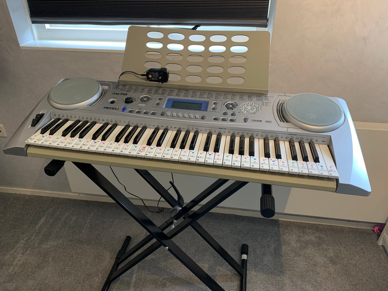 Medeli MC70 Keyboard met standaard en bladmuziekhouder, Muziek en Instrumenten, Keyboards, Ophalen, Medeli, Aanslaggevoelig, 61 toetsen