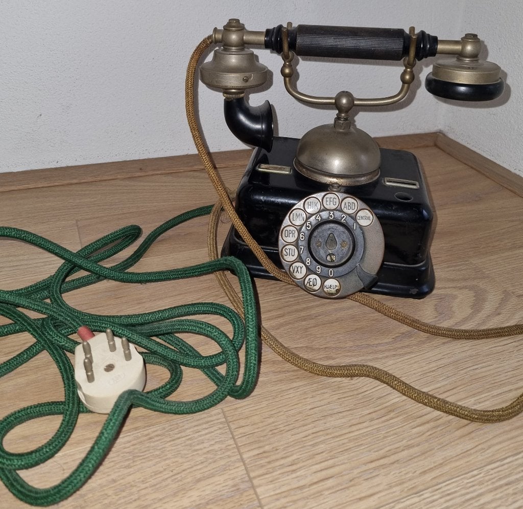 Vaste antieke telefoons, 5 stuks, Telecommunicatie, Vaste telefoons | Niet Draadloos, Verzenden, Gebruikt, Met draaischijf