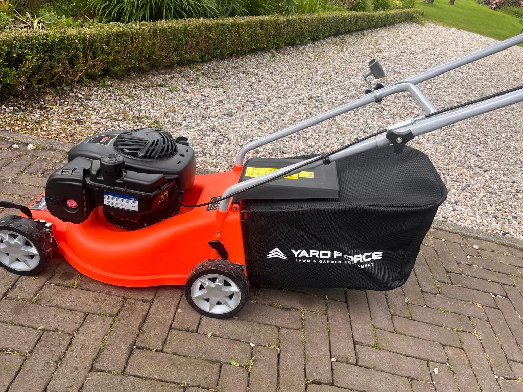 nette nieuwe hand grasmaaier benzine, Tuin en Terras, Grasmaaiers, Ophalen, Cirkelmaaier, 40 t/m 49 cm, Briggs & Stratton