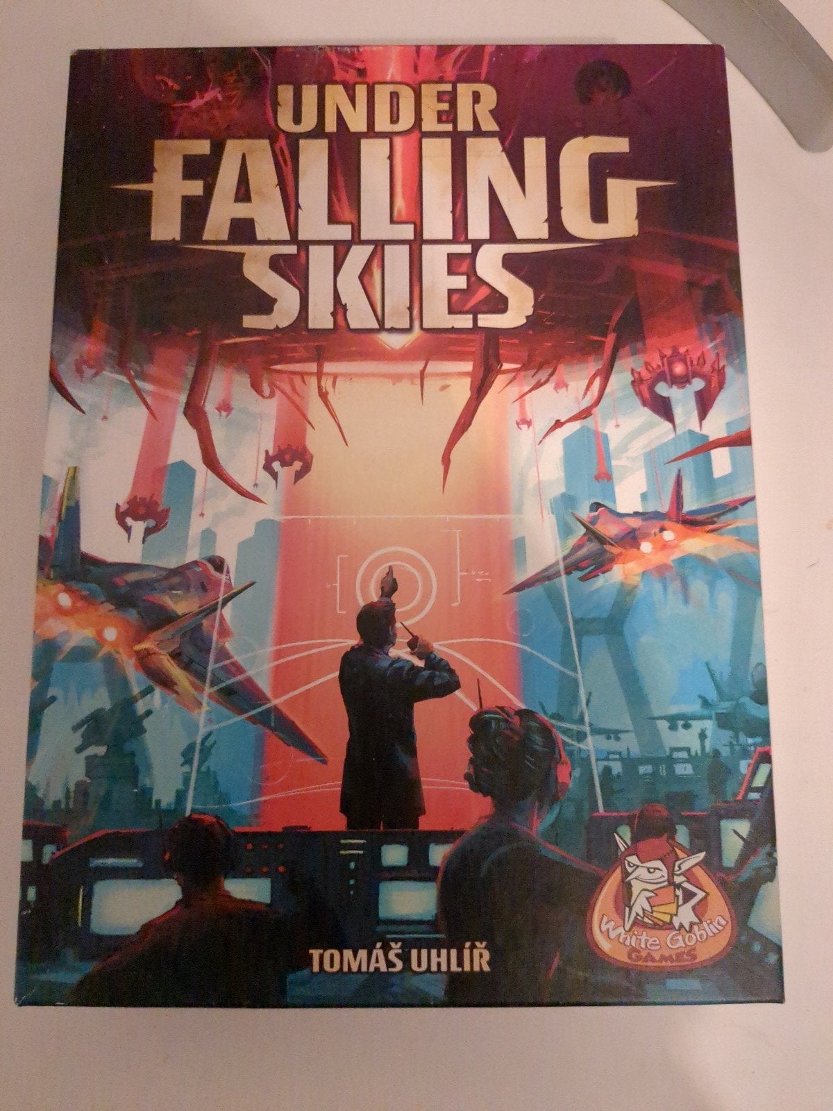 Under falling skies, Hobby en Vrije tijd, Ophalen of Verzenden