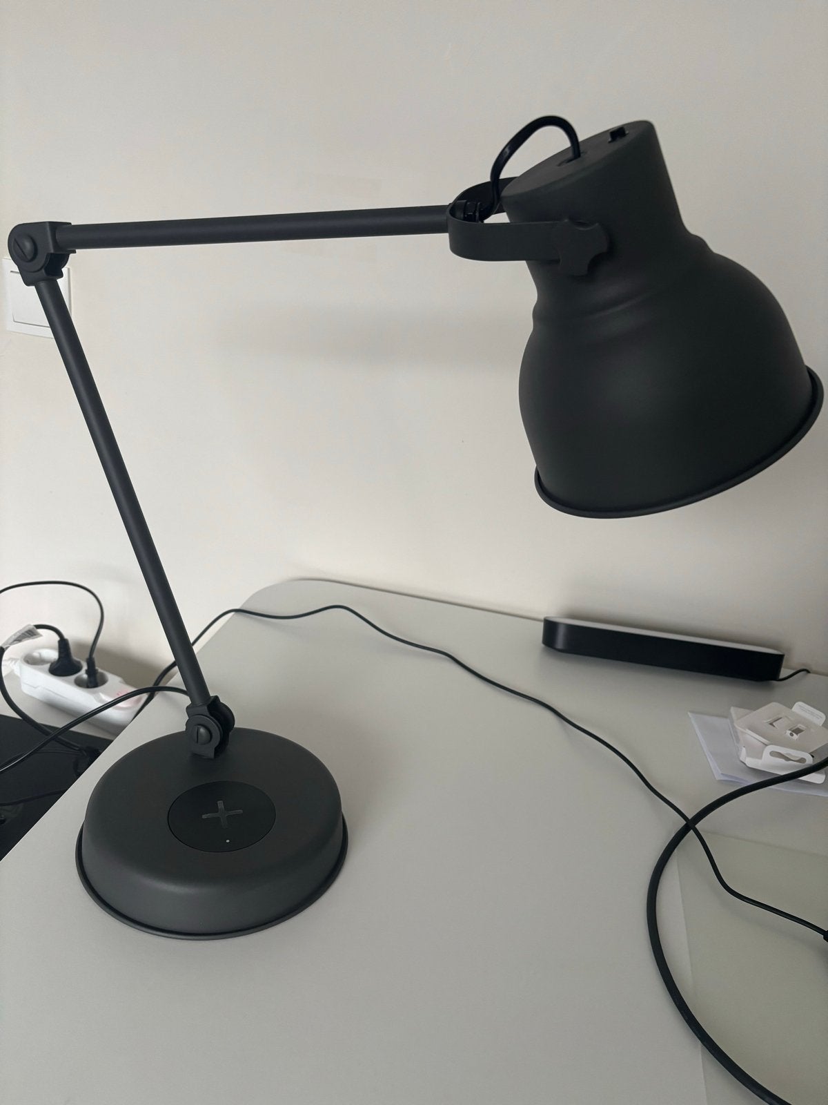 IKEA LED Bureaulamp met Draadloos Opladen Zwart, Ophalen, Bureaulamp, LED verlichting, E14 (klein)