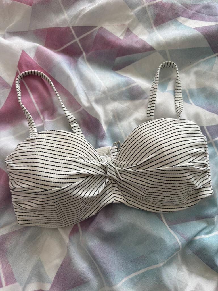 H&M bikini top 85D, Kleding | Dames, Badmode en Zwemkleding, Verzenden, Nieuw, Wit, Bikini