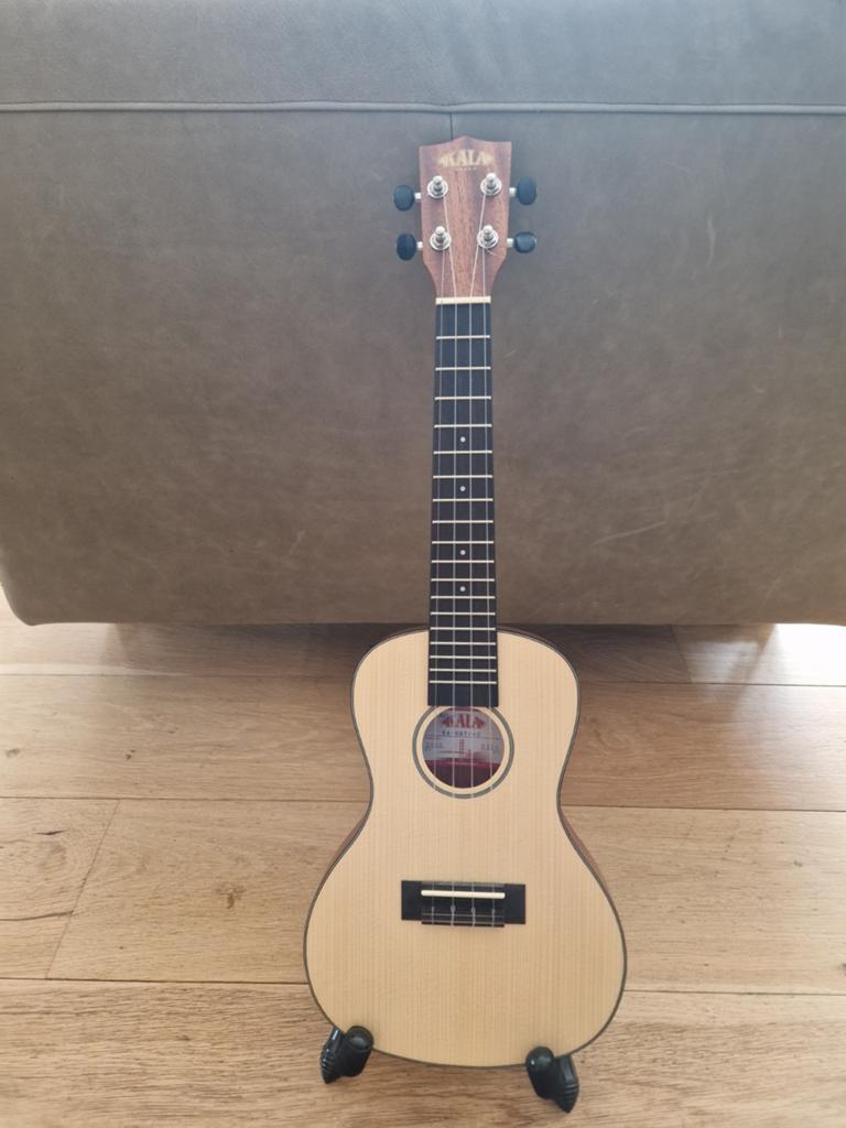 Kala concert ukulele travel thin body, Muziek en Instrumenten, Snaarinstrumenten | Gitaren | Akoestisch, Overige typen, Ophalen of Verzenden