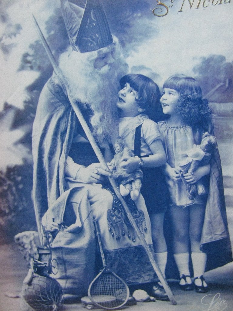 Antieke Blauwe Kaart - Kinderen bij Sinterklaas / Speelgoed, Verzamelen, Ansichtkaarten | Themakaarten, Verzenden, Voor 1920, Ongelopen
