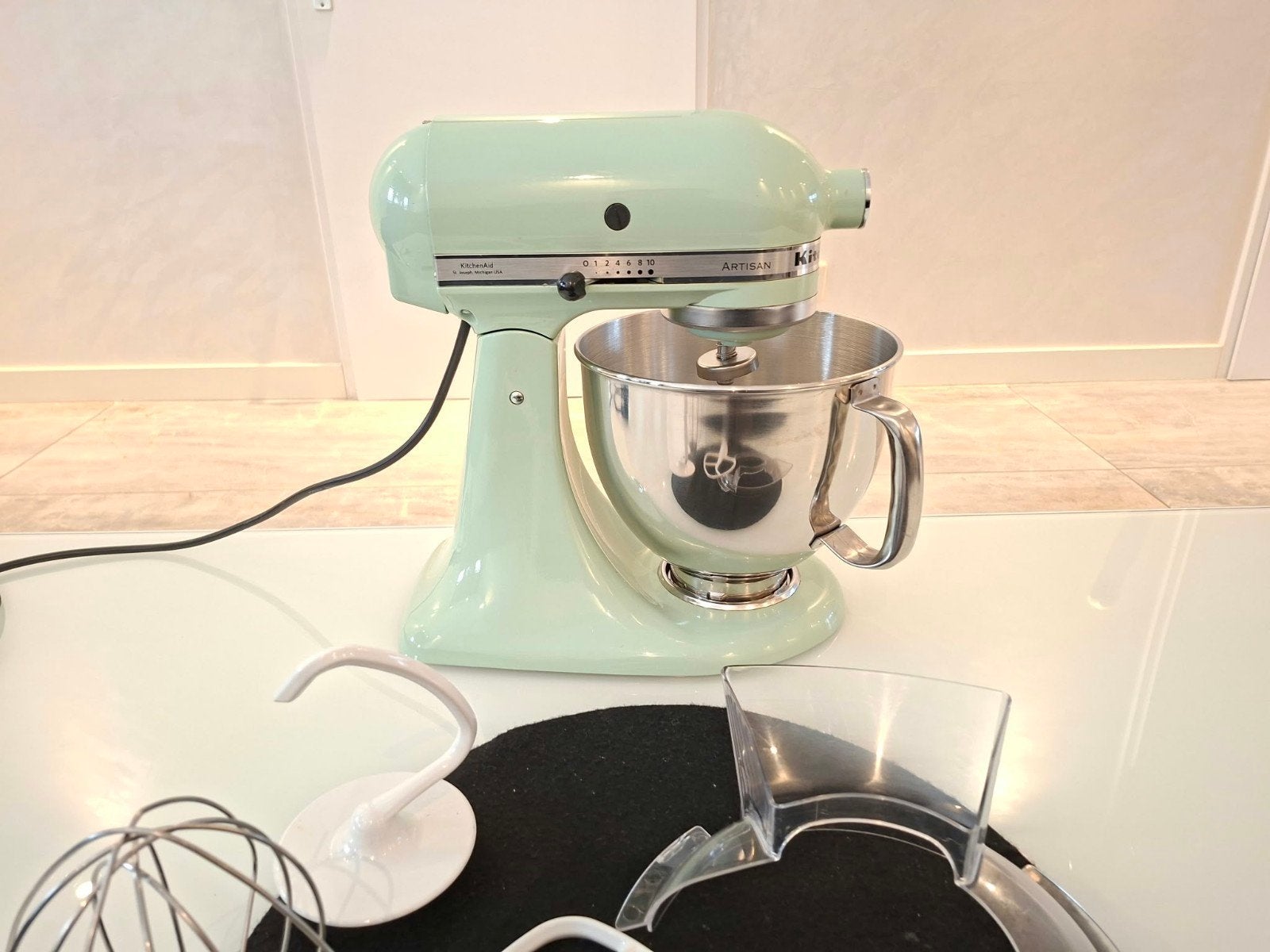 KitchenAid Artisan 5KSM150PSEPT Keukenmachine
In Zeer Goede, 4 liter of meer, Ophalen of Verzenden, Zo goed als nieuw, 3 snelheden of meer
